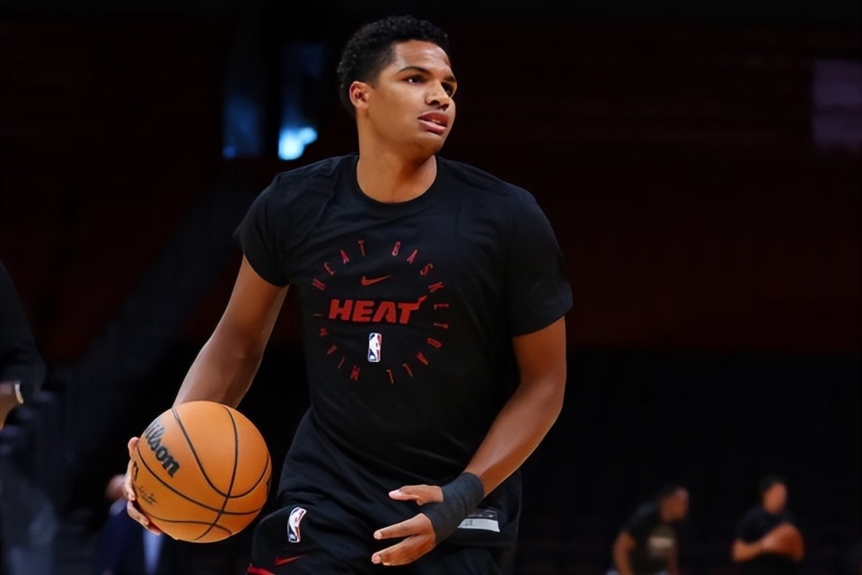 同球员的身, 代表热火出, 篮网 同球员的身, 代表热火出, 篮网