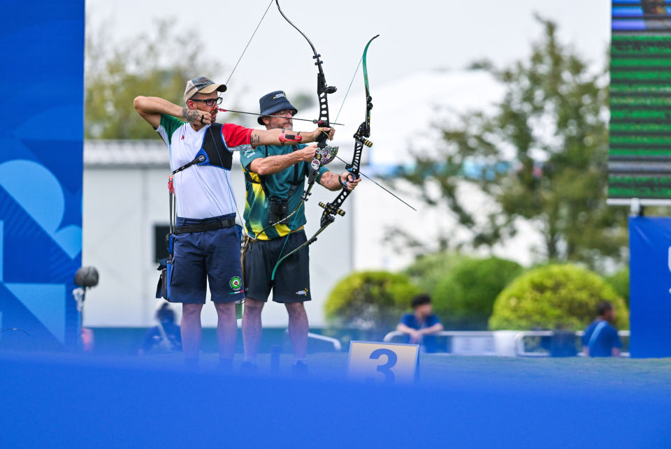 观众在观看, 获得亚军, bt 观众在观看, 获得亚军, bt